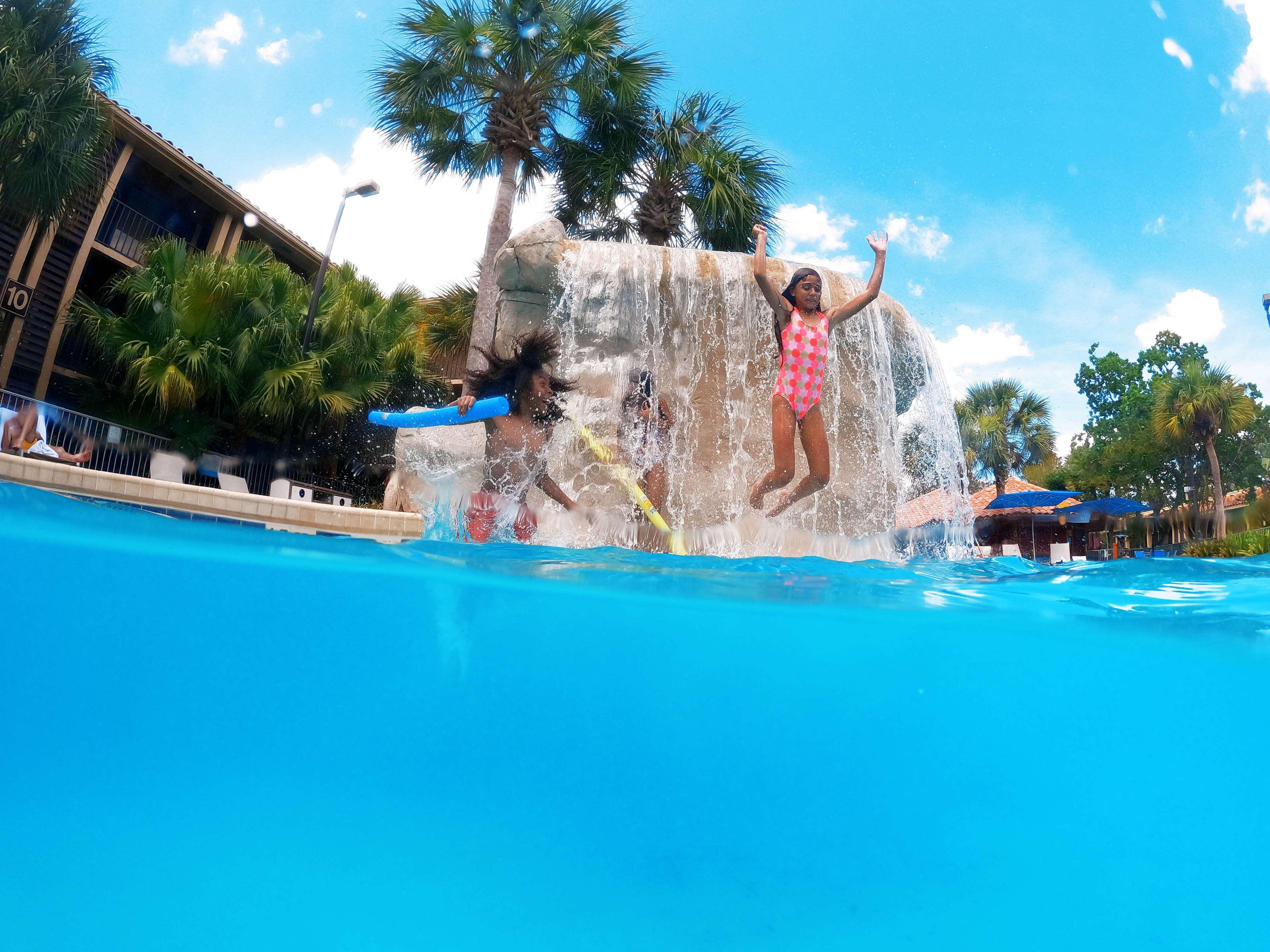 Doubletree By Hilton Hotel Orlando At Seaworld Williamsburg Екстериор снимка