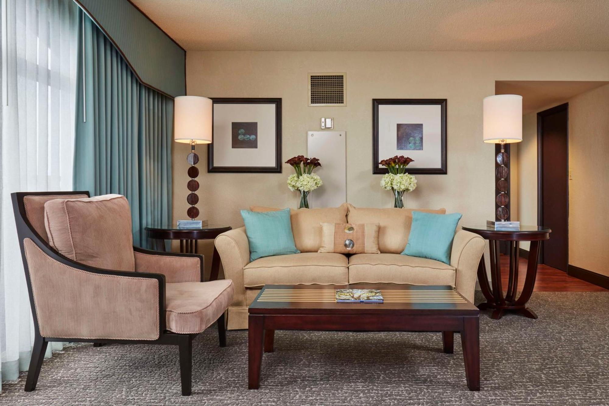 Doubletree By Hilton Hotel Orlando At Seaworld Williamsburg Екстериор снимка