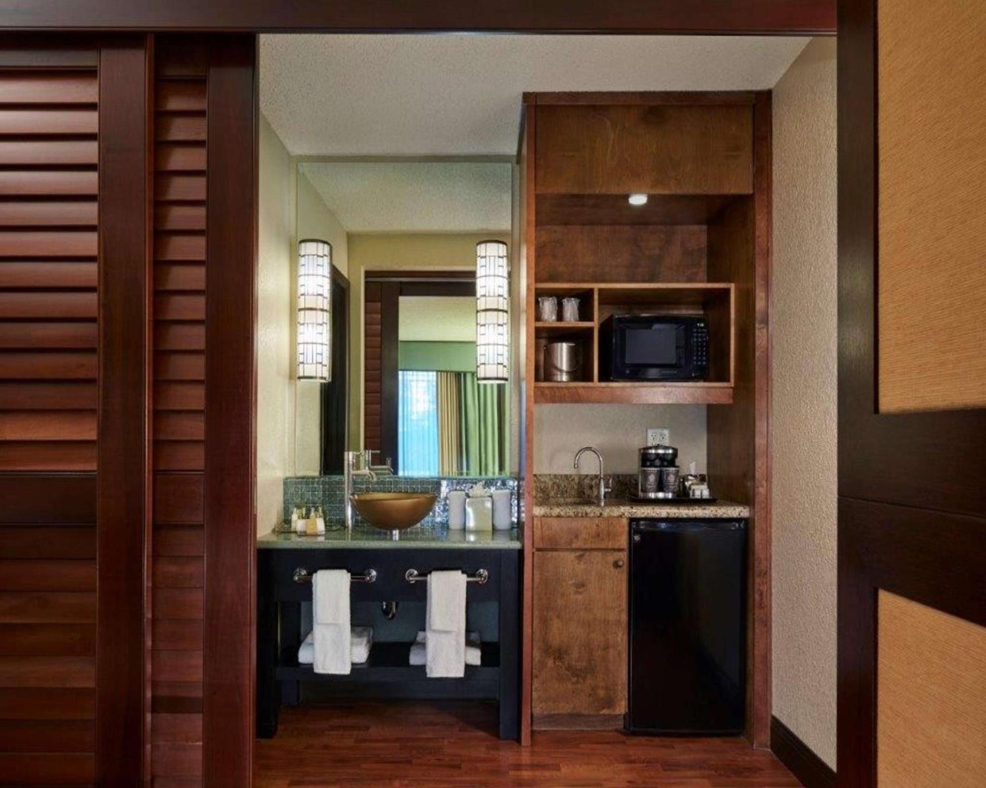 Doubletree By Hilton Hotel Orlando At Seaworld Williamsburg Екстериор снимка