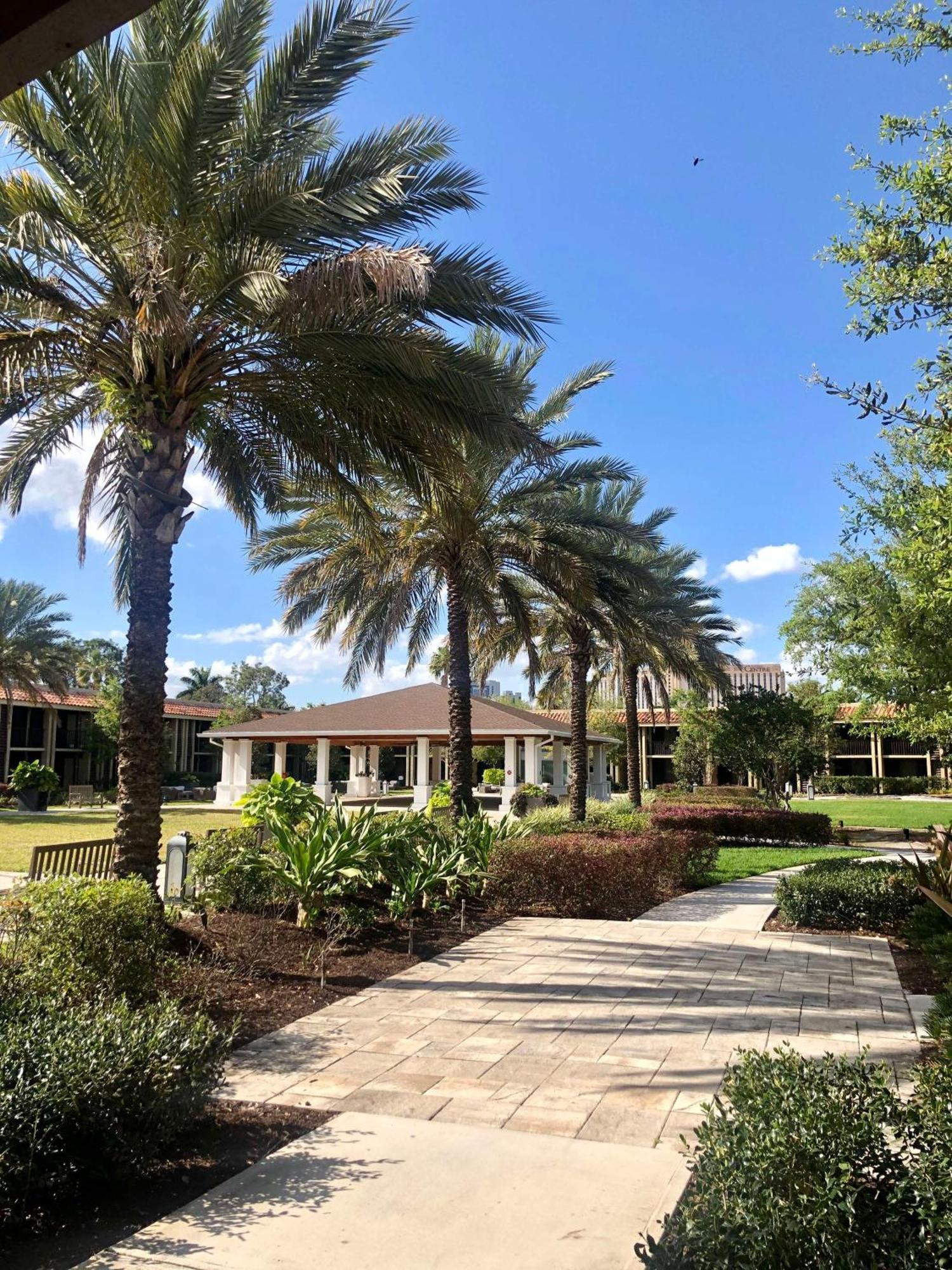 Doubletree By Hilton Hotel Orlando At Seaworld Williamsburg Екстериор снимка